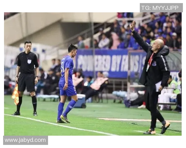 王伟专访：从青涩球员到足球教练的心路历程回顾